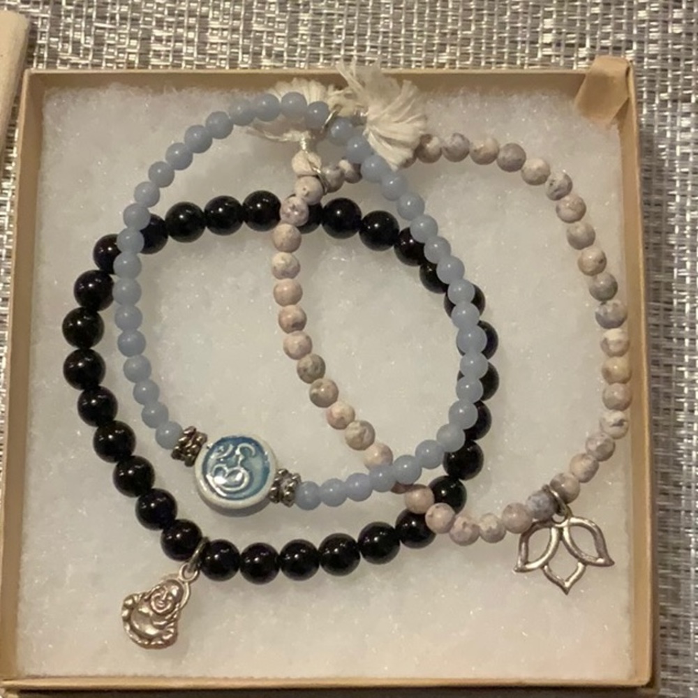 🌺Set of 3 Stretchy bracelets:Om, Lotus and Buddha